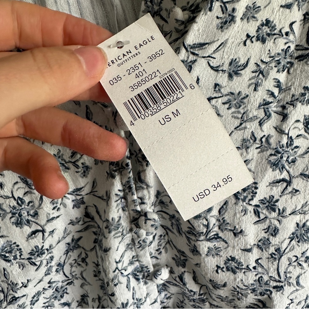 NWT American Eagle Outfitters Blue and White Floral Crop Top Medium - Picture 8 of 12